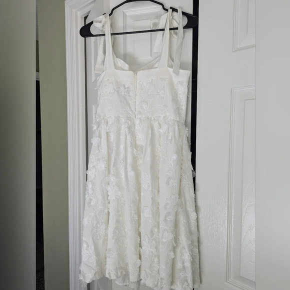 NWT Gal Meets Glam x Anthropologie Trudy White Floral Applique Dress Size 4 - Picture 5 of 8